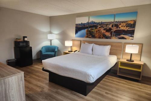 Days Hotel by Wyndham University Ave SE - image 4