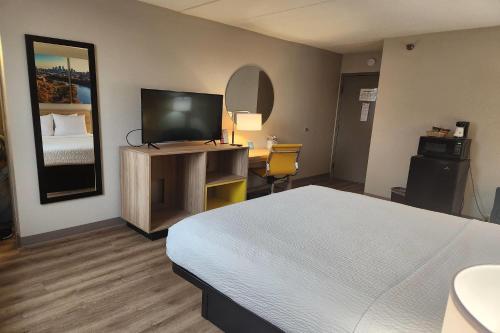 Days Hotel by Wyndham University Ave SE - image 9