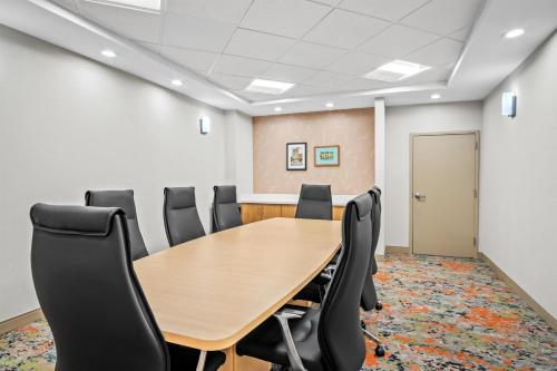 Hampton Inn and Suites Waxahachie - main image