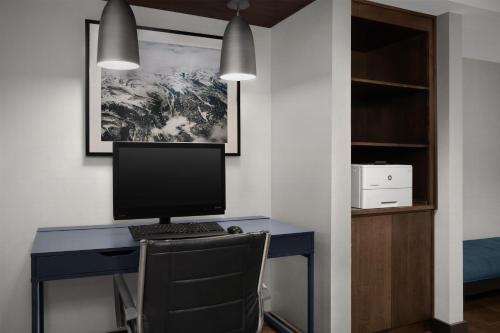 Hampton Inn & Suites Denver Tech Center - image 9