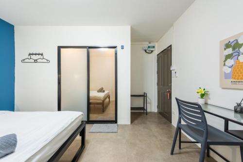 room detail thumbnail 0