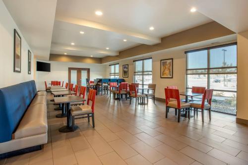 MainStay Suites Near Denver Downtown - image 3