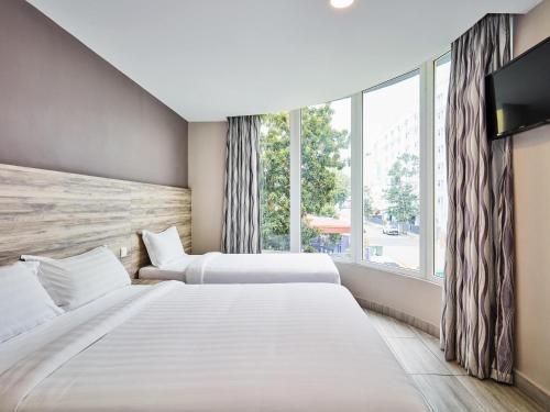 ibis budget Singapore Crystal near Old Airport Rd Food Centre