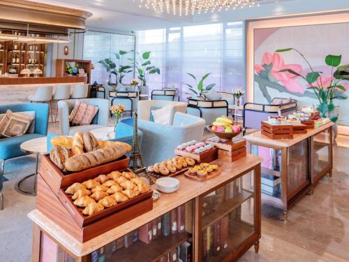 Mercure Guangzhou Baiyun International Airport - Airport Free Shuttle Bus - image 2