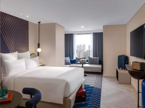 room detail thumbnail 1