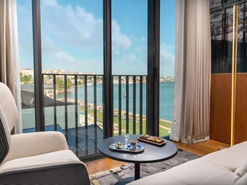 room detail thumbnail 1