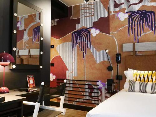 room detail thumbnail 1