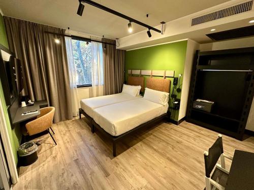 room detail thumbnail 0