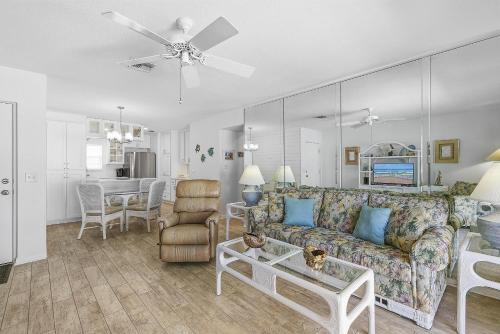 Colony Beach Club 220 in New Smyrna Beach, USA