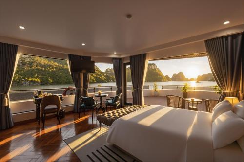 Aqua Lux Lan Ha Bay Cruise - Hạ Long