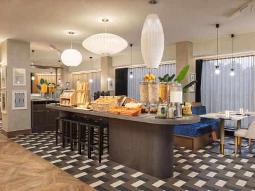 Food and beverages, Mercure London Earls Court in London