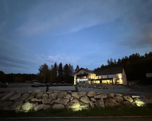 Am Ochsenkopf 5.2km von Schamlesberg entfernt