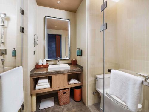 room detail thumbnail 2