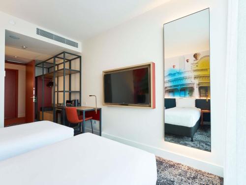 room detail thumbnail 1