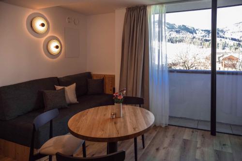 1 king bed, 1 sofa bed
