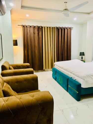 2 BEDROOM APARTMENT Islamabad WIFI NETFLIX - image 5