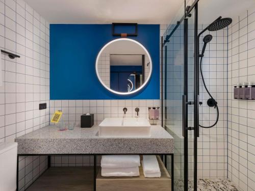 room detail thumbnail 2