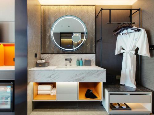 room detail thumbnail 2