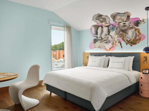 room detail thumbnail 1