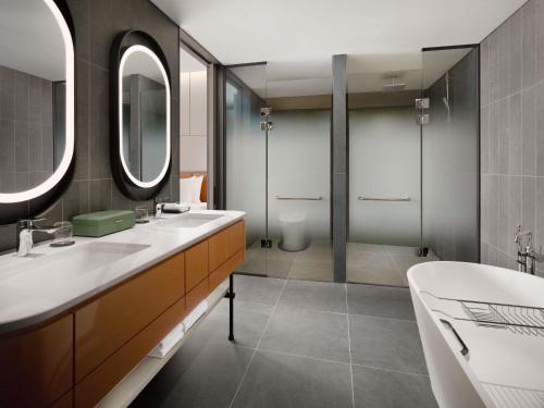 room detail thumbnail 2
