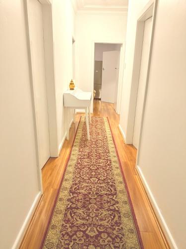 Spacious Luxe Rooms - Prime location in Earlwood & close to shops in Marrickville