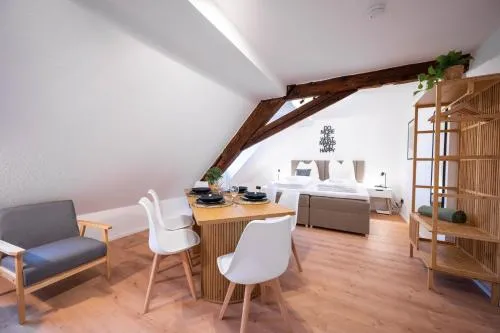 LudwigsCozyEscape - Historisches Altstadt-Apartment mit Sichtbalken am Residenzschloss, 6 Gäste, SmartTV in jedem Zimmer, Highspeed WLAN, Workspace, 24h Self Check-in, Parkhaus 2 Min Gehweite in Ludwigsburg, Deutschland