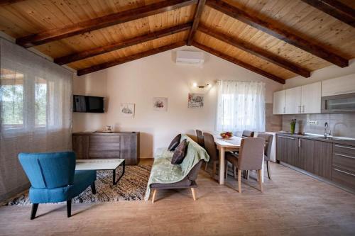 Floor plans, Ferienhaus 5238 -1 fuer 4 Pers in Mundanije in Rab