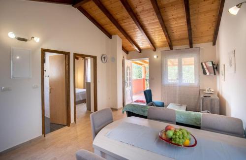 Facilities, Ferienhaus 5238 -1 fuer 4 Pers in Mundanije in Rab
