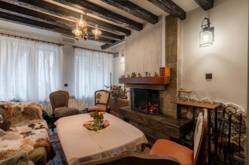 Restaurant, Kuker Hut - Хижа Кукер in Vladaya