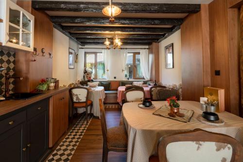 Restaurant, Kuker Hut - Хижа Кукер in Vladaya