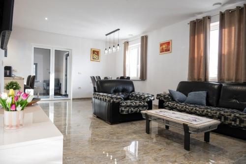 Koplietošanas atpūtas telpa ar TV, Villa MiraMar Istria & Private Retreat in Truske