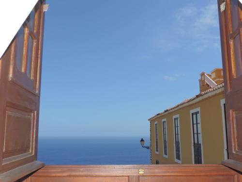 Casa Rural Los Helechos Set in a prime location of Agulo, Casa Rural Los Helechos puts everything the city has to offer just outside your doorstep. Featuring a complete list of amenities, guests will find their stay at the p