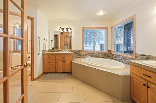 9 Hoodoo-AC-Hot Tub-5BR/3BA - image 11