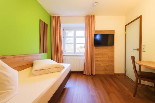 1 twin bed