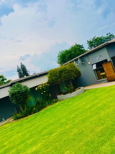 . QHAWEKAZI GUEST HOUSe