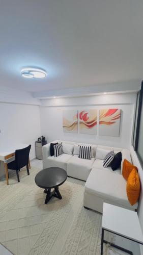 Cozy apartment in Westlands near Sarit & GTC with Rooftop Gym- longstay Disc