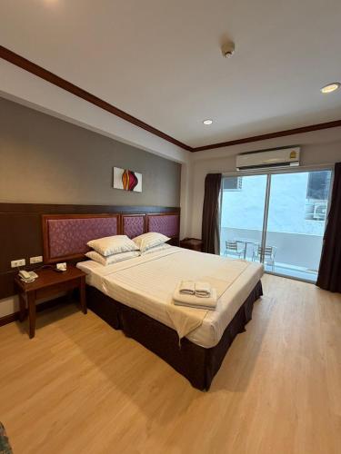 room detail thumbnail 0