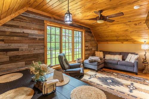 Deerview Cottage at Eagles Nest in Beech Mountain, USA