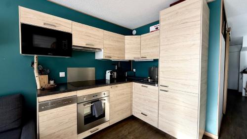 Kitchen, La Perdrix Blanche Appartement moderne Ski aux pieds - Vue panoramique et chambre separee - 4 pers - near Mount Pourri