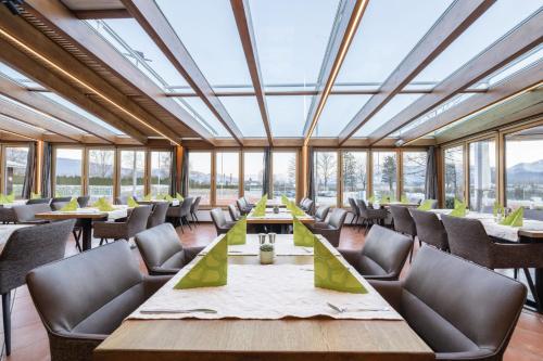 Restaurant, Momentum Hotel in Anif