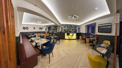 Restaurant, Gatwick White House Hotel in Gatwick Airport