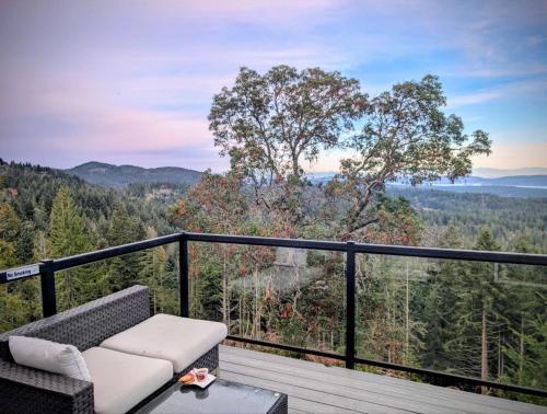 Surrounding environment, Armand Heights in Salt Spring Island (BC)