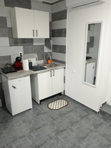 Studio Apartman Treće Nebo (Studio Apartman Trece Nebo) in Korenita