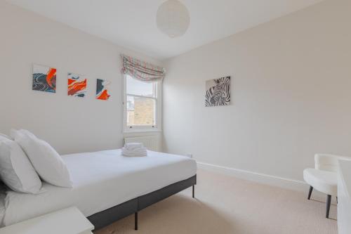 Impeccably Designed 5BD Family Home in West London - image 10