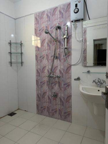 Fully Furnished Home in Colombo! in Kotahena