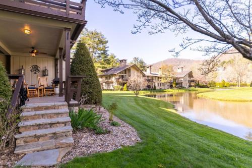 Lakeside Living at Hound Ears in Valle Crucis, USA