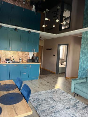 2 bedrooms, 5 beds