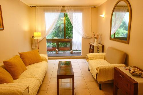 3-room apartment steps from Los Dominicos