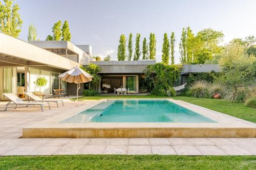 Modern House in Chacras de Coria