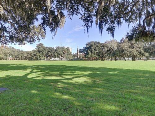 Heated Pool Access Flex Cancelation Luxe Forsyth Condo with Private Treetop Balcony - image 29